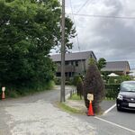 丘の上のパン屋 - '25/07/15 駐車場から