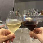 名駅 鉄板焼 牛吟 - スパークリングワインと赤ワイン