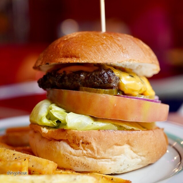 ハンバーガー　プロフ必読 こんばんはー‼️ 8月もまもなく終わりということは、 夏休みも