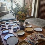 SHE meguro - 出入口反対側、器は購入可能