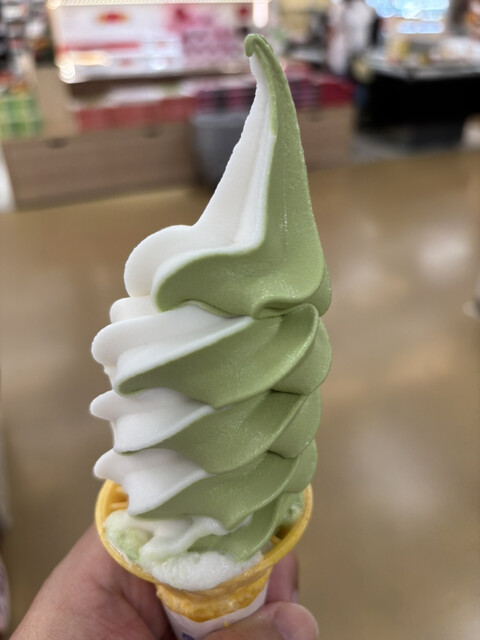 八戸河原木のソフトクリーム&コーヒー おのでら｜八食センター