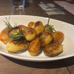 オステリア　デル　タンブーロ - 石窯で焼いたポテトは、周りがパリパリで大好き