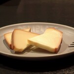 DEN - 自家製スモークチーズ