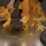 名駅 鉄板焼 牛吟 - サーロインフランベ