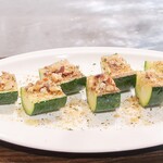 トリワイン ＰＩＫＯＳＨＨＨＵ - ズッキーニステーキ アンチョビナッツバターのパン粉焼き