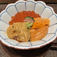 伊勢鮨 - バフン雲丹とムラサキ雲丹の食べ比べ