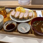 とんかつ 牡丹 - 訪問日2025.7.6(日)（２回目の訪問）
                                宮城32℃ロース　　2100円（税込）　×２人分