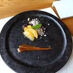 R.MIEUX - バスクチーズに甘夏、塩キャラメル
      アーモンドチョコクランブル添え