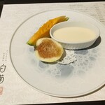 ホテル白菊 - 白いコーヒープリン、イチジク、メロン