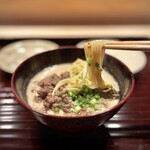 多仁本 - 最後は、鴨の担々麺！こういう自由度の高さもいい。
      鴨の味が思ったよりしっかりしていて、辣油の辛さじゃなくて山椒の香りで合わせているのが、激しく納得のポイント。
      猛烈に満足して終着です(^^)