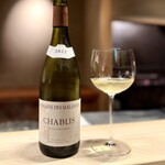 多仁本 - ドメーヌ・デ・マランドのシャブリ。
      牡蠣と言えば？のシャブリです。日本料理屋さんで、ここまで細かく手配してくれるお店、あります？(^^)
      本当に、ありがた山です。もちろん、味も相性も良し。