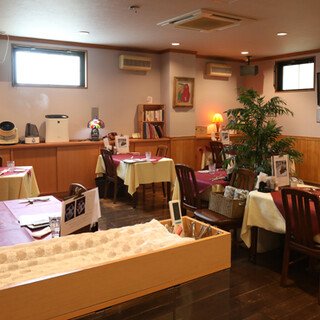 カジュアルな雰囲気は、家族揃ってのお食事や会社宴会まで◎個室