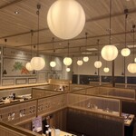 但馬屋 - 開放感のある店内