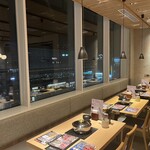 但馬屋 - 大人気の窓側4名席