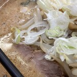 らーめん小国 - チラ見せチャーシュー