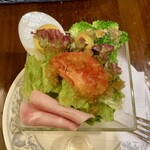 カフェ・ラ・ミル - ドレッシングもたっぷり