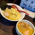 麺処 夏海 - 特製和豚もちぶた背脂醤油煮干昆布水つけめん