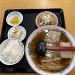 すがい食堂 - 料理写真:ラーメン定食(もつ煮込み)