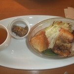 Metti,una sera a cena - 庄内豚の煮込み、キャベツ添え。