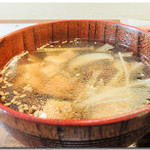 ＣＲＥＤＯ - きのことめかぶの中華スープ 
肌寒〈なってきた季節は、血の巡りを良(し体を温める生善を効かせたスープ。 

食物繊維の重富なきのことぬめりのある海藻めかぶを使ってお腹の中の大掃除。 