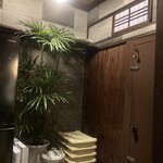 ラーメン・豚足 太吉 - 店内､入口付近