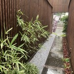 ラーメン・豚足 太吉 - 先客3名、後続は開店10分前に…