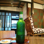 喫茶 上ル - 店内とハートランド小瓶