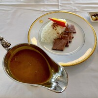 メインダイニングルーム - ②百年ライスカレー 低温調理の牛肉を添えて