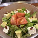 ぴょんぴょん舎 都南店 - アボカドと豆腐のサラダ