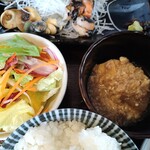 居酒屋 姫咲丸 - 小鉢（そぼろ大根）とサラダ