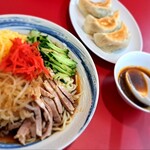 ゆたか屋 - 餃子の手前は追いスープ