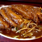 エンジェルズ - スペシャル・カツカレー(1,400円也) ルーの下には野菜もたっぷり♪