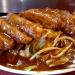 エンジェルズ - 溢れんばかりのカレーが特徴‥