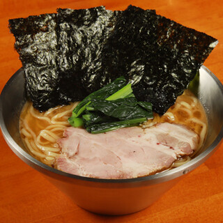 国産食材を使った自慢のラーメン！スープにもこだわっております