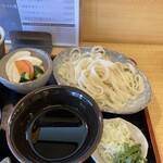 ゆでた亭うどん太郎 - 細麺のもりと麺汁•薬味•漬け物アップ