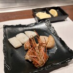 いぶき野 びーふ亭 - タルタルとレモンで。エビは香ばしいえびせんに