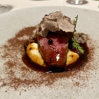 ラ ベデュータ - 和牛フィレ肉のナポリ風ジェノペーセ
                    トリュフ 焦がし玉ねぎパローロソース