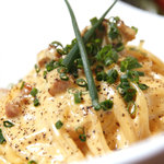 バー カヴァロ - 大人気パスタ！雲丹と味噌漬ベーコンの濃厚カルボナーラ