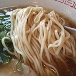 やはた亭 - 麺は平打ち中太麺