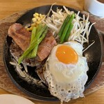 肉のふじ屋 - ふじアスパラレギュラー＋ベーコン＋目玉焼き