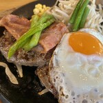肉のふじ屋 - ふじアスパラレギュラー＋ベーコン＋目玉焼き