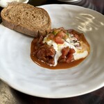 職人館 - 蕎麦粉の入ったパンとビーツやズッキーニの煮込み