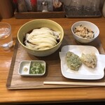 手打ちうどん 上を向いて - 