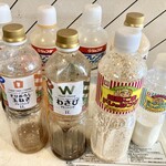 食堂銭屋 - なぜかドレッシングのラインナップがすごかった。