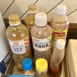 食堂銭屋 - こっちにもドレッシングが。
