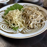 職人館 - 特別に十割蕎麦と村の小麦粉使ったお蕎麦をハーフで出してくれた