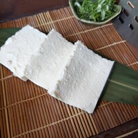 ダイナミックキッチン＆バー 燦 大阪店 - 名物の豆腐