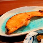 お料理ひろせ - 皮はパリッパリ、身はホックホクの脂が乗った"しゃけ"。