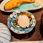 お料理ひろせ - 二種盛りのお漬物も旨い。