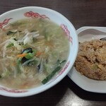 勇記餃子房 - 料理写真:野菜タンメン+半チャーハン900円税込、これで900円はかなりコスパが高い